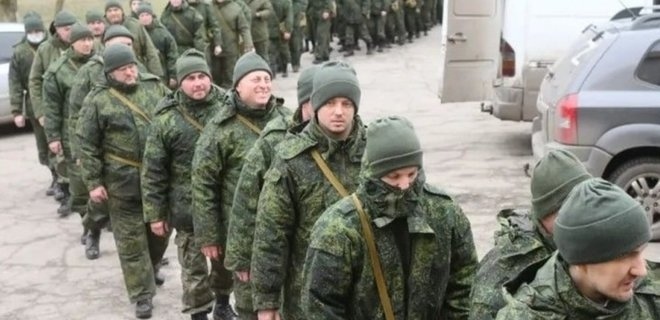 45 мъже напускат средно на минута Русия - ще затвори ли Путин границите?